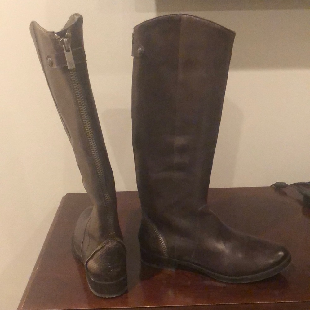 Size 9 1/2M Arturo Chiang brown leather boots